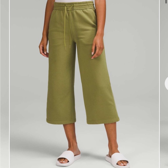 Lululemon Loungeful High-Rise Wide Leg Crop Bronze Green Sz.4 23” inseam - Picture 4 of 10